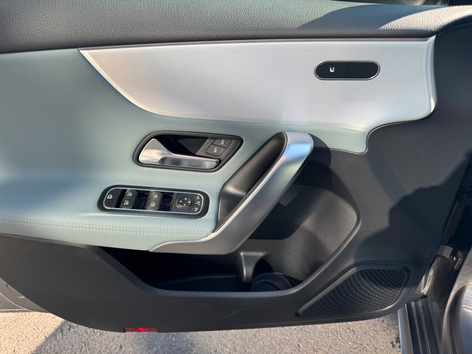 Fahrzeugabbildung Mercedes-Benz A 250 4Matic+AMG+AHK+Ambiente+RKF+Leder