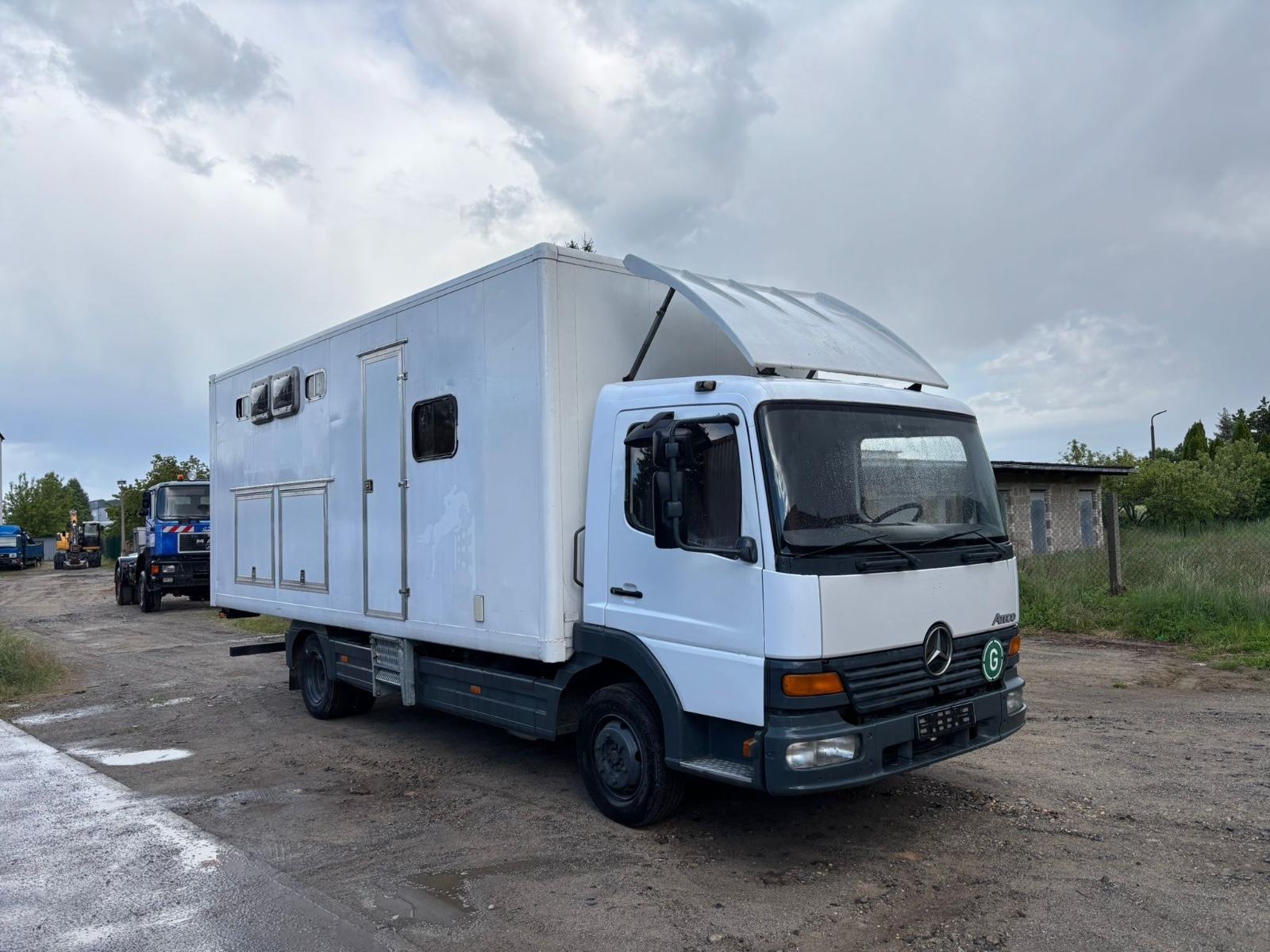 Mercedes-Benz ATEGO 815-Pferdetransport für 4 stk+Schlafkabine