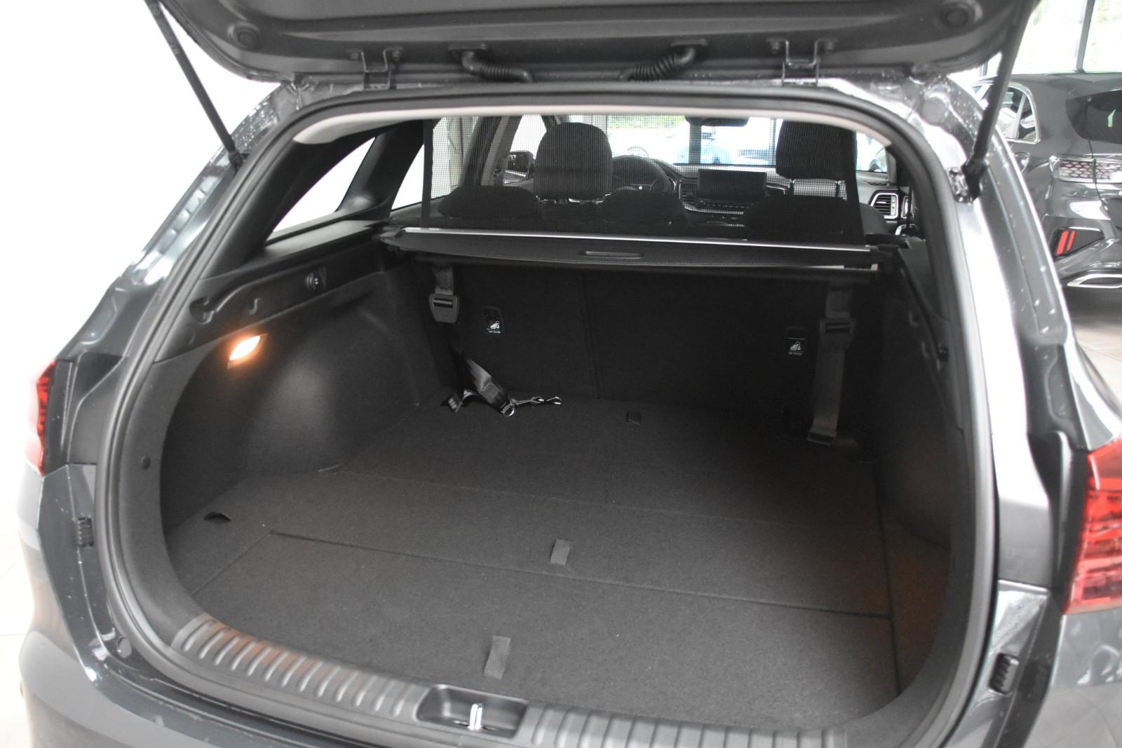 Kia Ceed SW Ultimate Edition DCT Navi Kamera SCC
