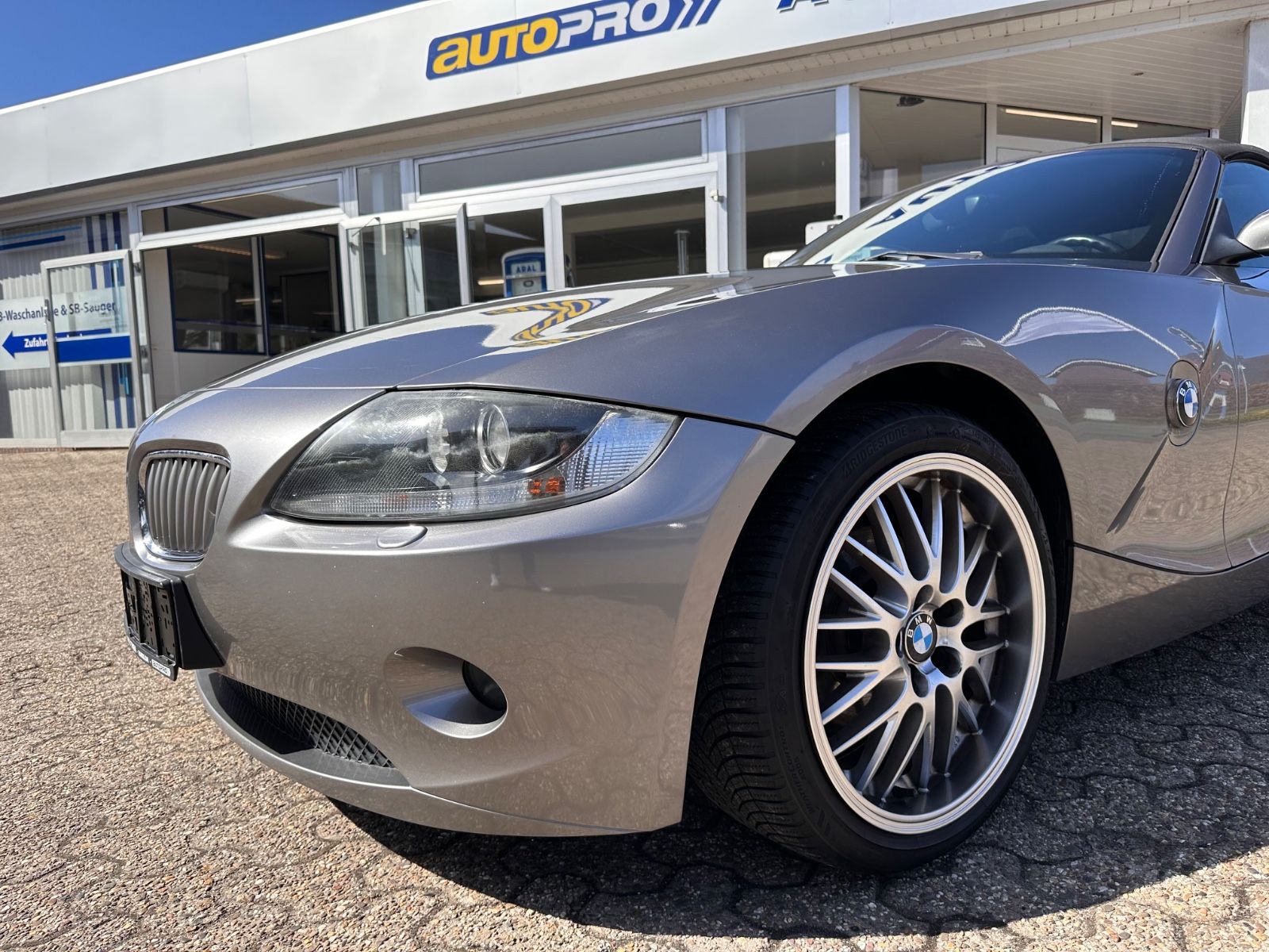 Fahrzeugabbildung BMW Z4 Roadster 2.2i Xenon/Leder/GRA/HiFi/PDC/Klima