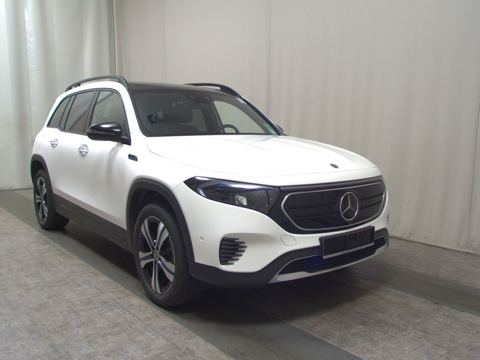 Mercedes-Benz EQB 250 Leder Navi LED Pano Night RfK Distronic+ imagem 3