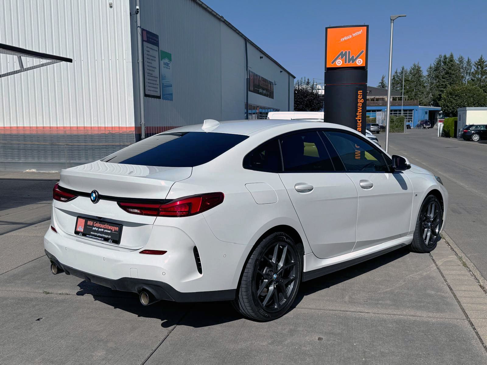 Fahrzeugabbildung BMW 220i Gran Coupé Steptr. M-Sport LED H&K KAM SHZ