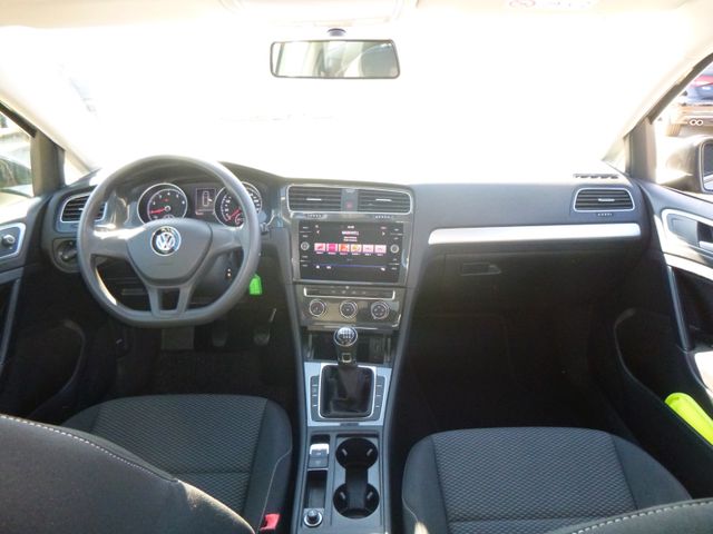 Fahrzeugabbildung Volkswagen Golf VII Variant >Navi/Klima/VW Connect<