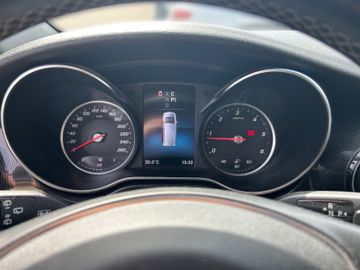 Mercedes V 220 - 6