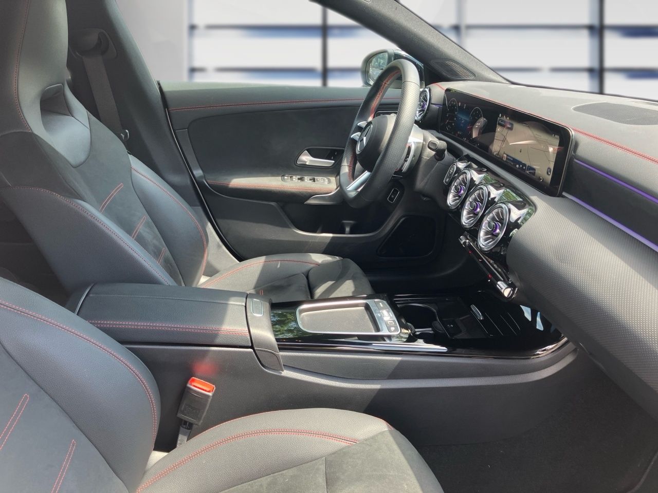 Fahrzeugabbildung Mercedes-Benz CLA 200 AMG+NIGHT+LENKRADHEIZ+AMBIENTE+LED+
