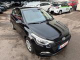 Hyundai i20 Style - Hyundai i20: Schwarz