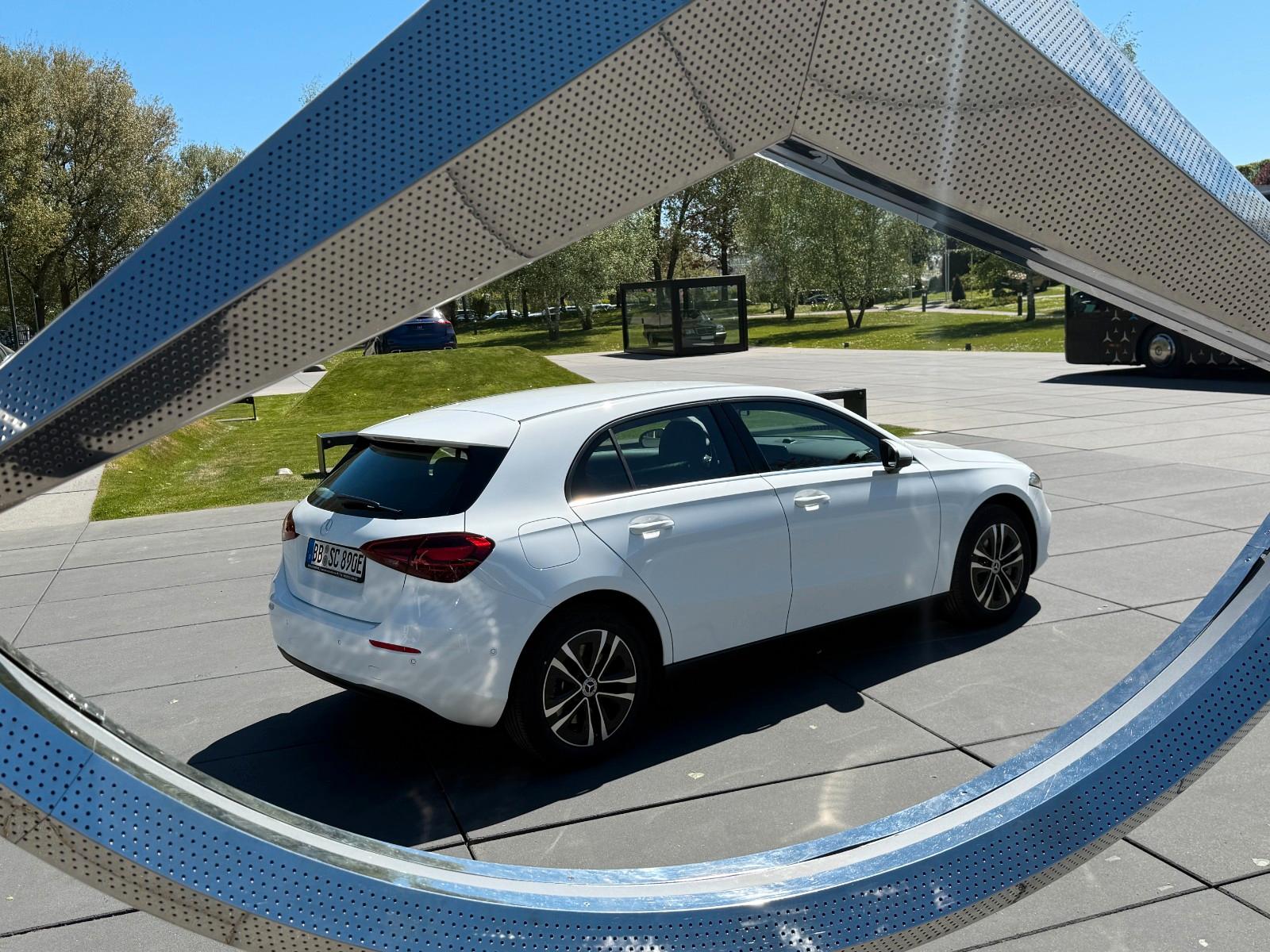 Mercedes-Benz A 250e + Park Paket + Spiegel Paket