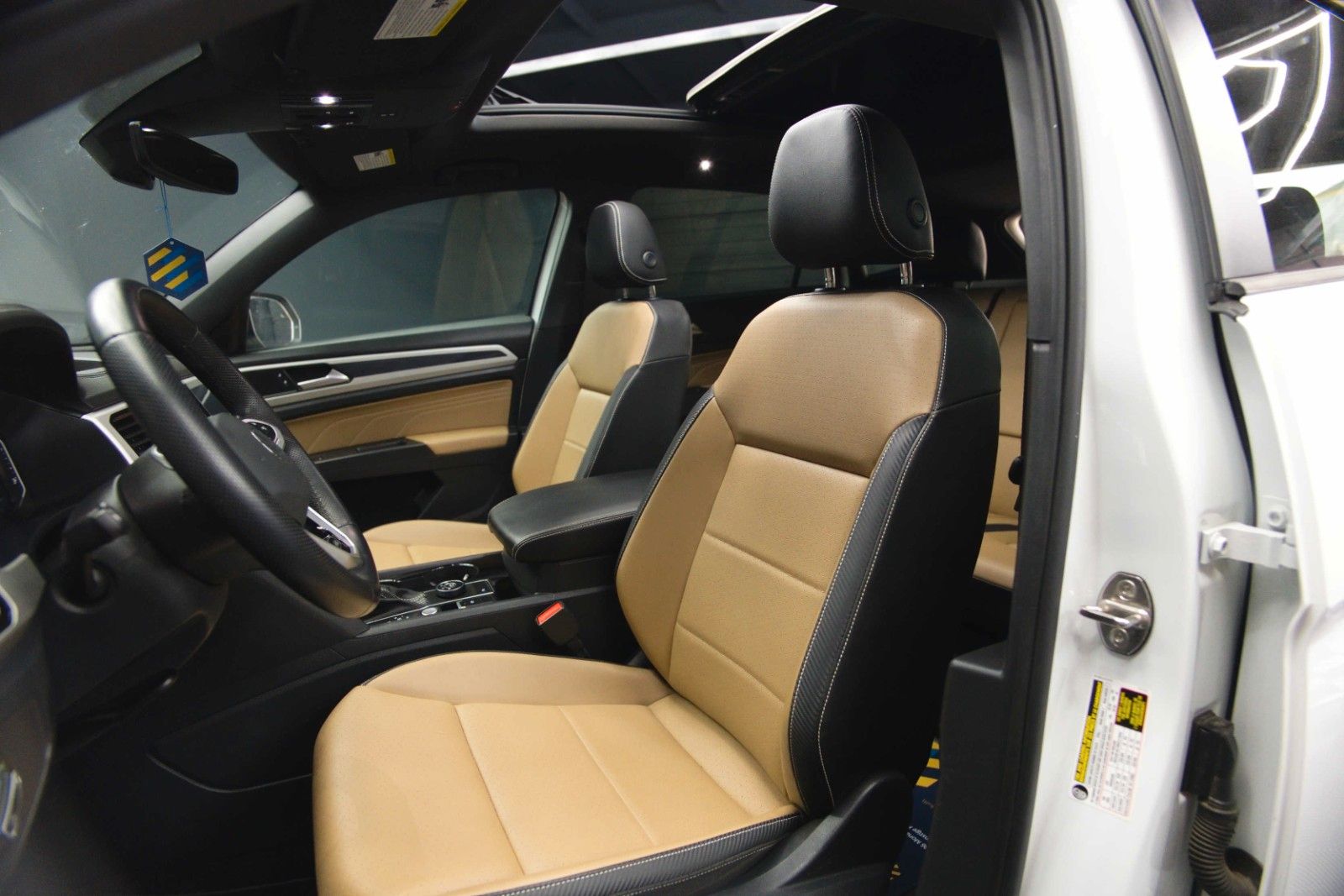 Fahrzeugabbildung Volkswagen ATLAS 3.6 Cross Sport 4x4 R-Line Black 4Motion