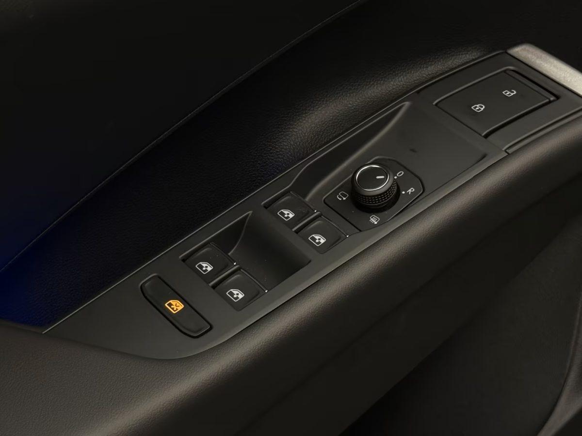 Volkswagen T-Roc 1.5 eTSI DSG R-Line +BLACK-STYLE+CAM+AHK+