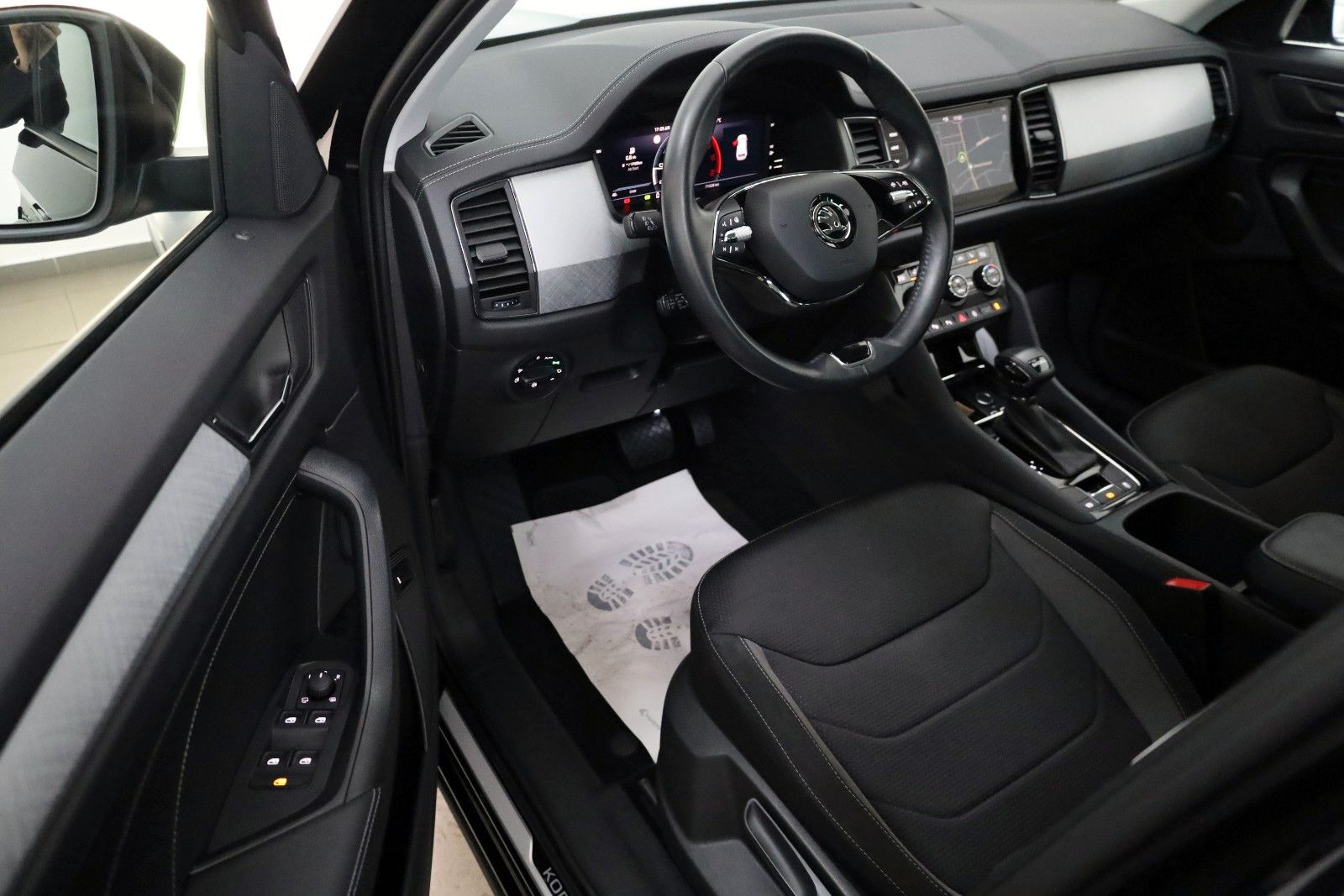 Fahrzeugabbildung SKODA Kodiaq Tour,Navi,LED,4xSH,Kamera,ACC, SR+WR