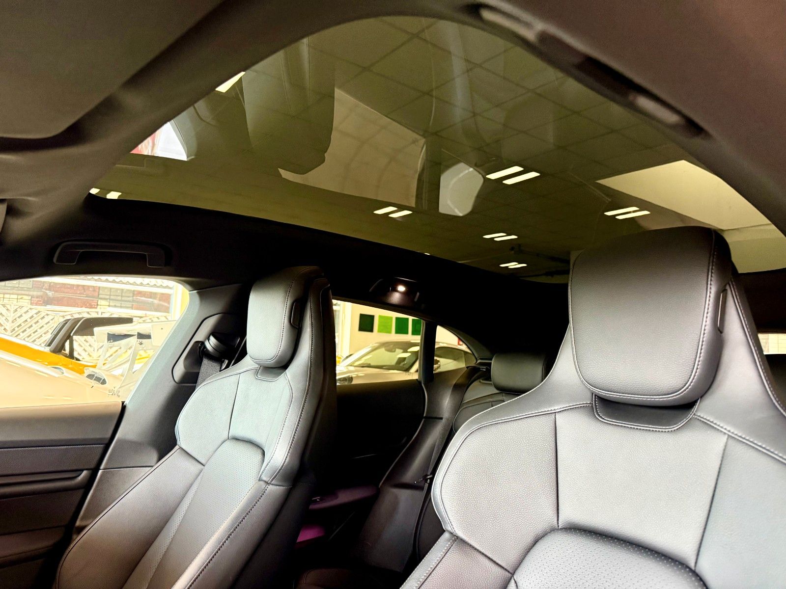 Fahrzeugabbildung Porsche Taycan Sport Turismo Performance/Luftferderung