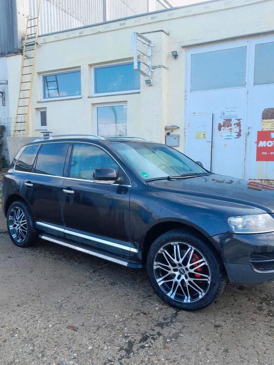 Volkswagen Touareg 2006 — вигляд ззаду