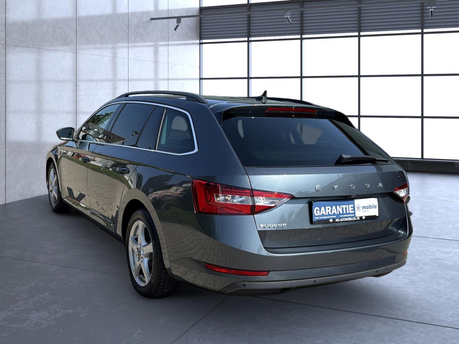 Fahrzeugabbildung SKODA Superb Combi 2.0 TDI / unfallfrei /AHK