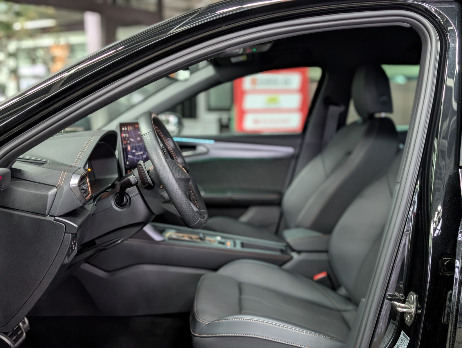 Fahrzeugabbildung CUPRA Leon 1.5 e-Hybrid PLUG-IN LED INTELIG-DRIVE EDGE