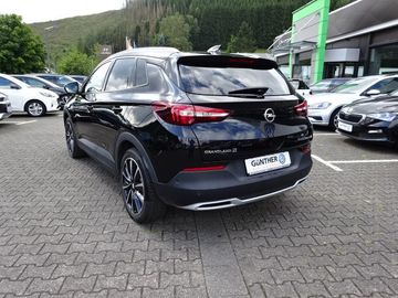 Fotografie des Opel Grandland (X) Grandland X 1.6 Turbo Plug-in-Hybrid ALLRAD