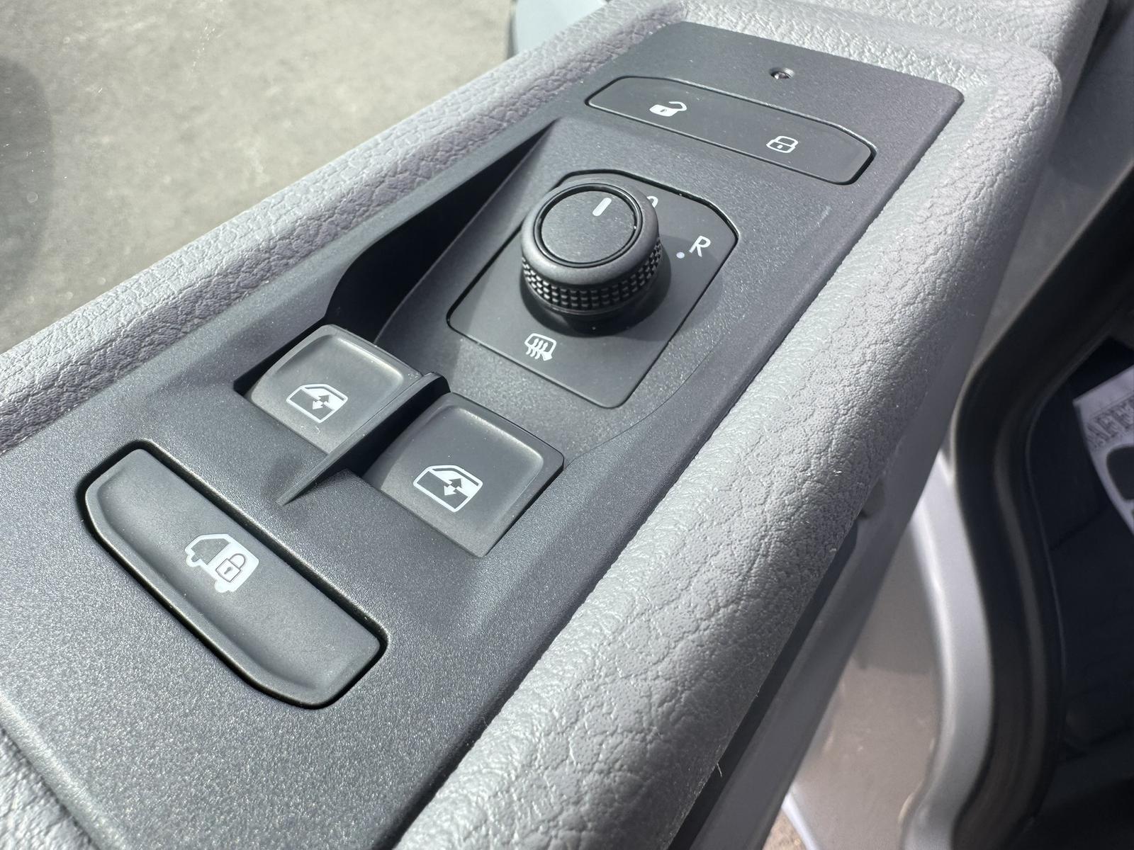 Volkswagen T6 Transporter 6.1 Kasten TDI DSG AHK*NAVI*MFL