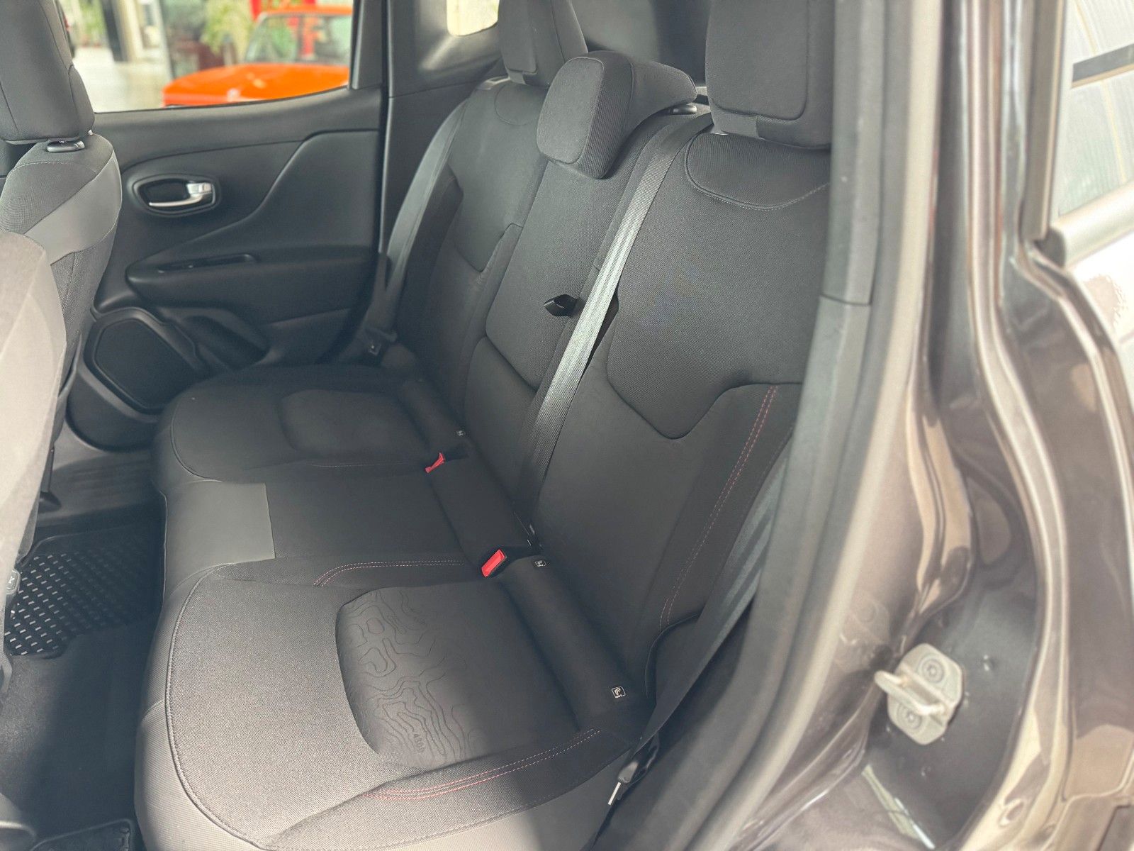 Fahrzeugabbildung Jeep Renegade 2.0D Trailhawk 4WD "AHK Navi Soundsys."