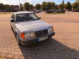 Mercedes-Benz CE 230 Oldtimer - graue Mercedes-Benz CE-Klasse