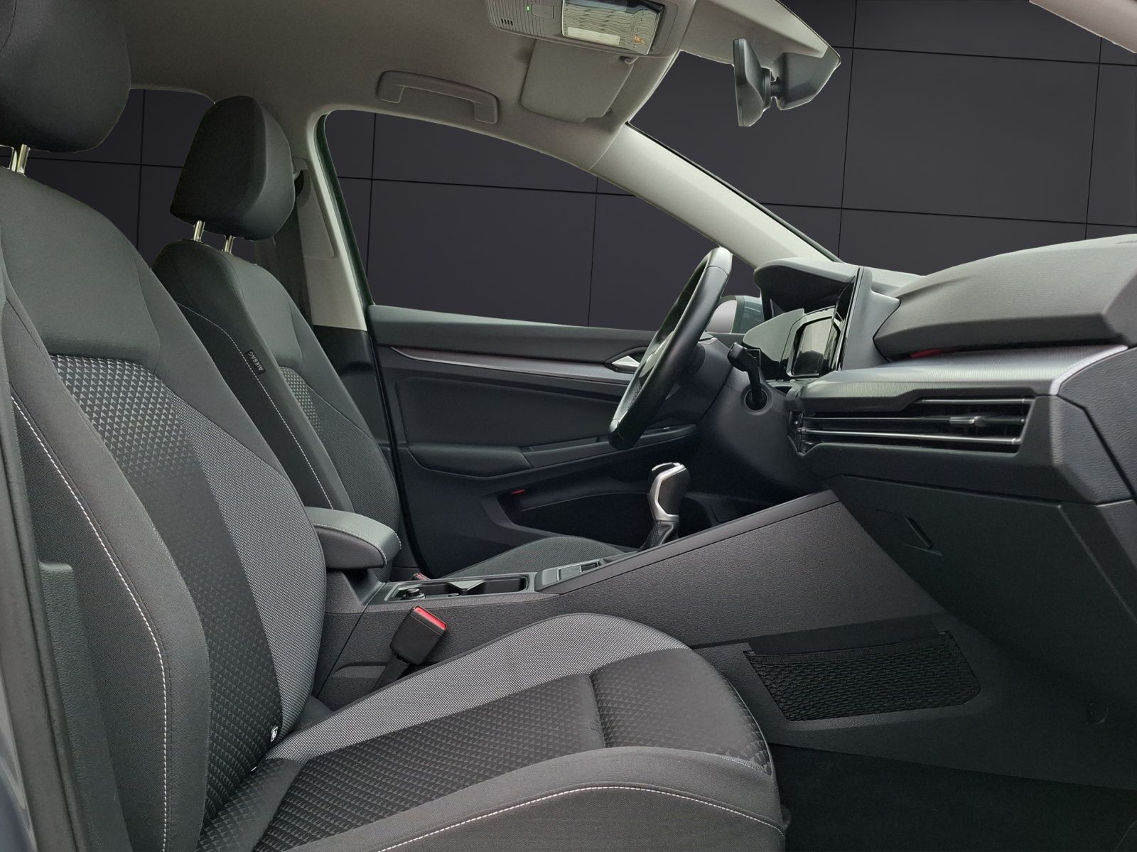 Fahrzeugabbildung Volkswagen Golf VIII TSI Active Standhzg. LEDplus Navi HUD
