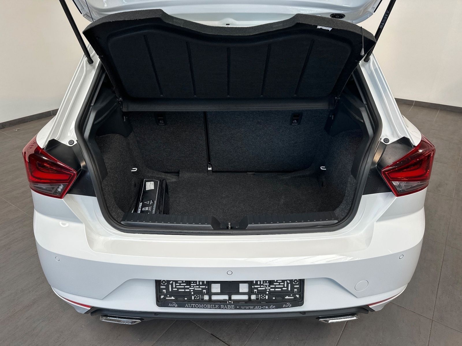 Fahrzeugabbildung SEAT Ibiza FR 1.0 TSI DSG NAV+LED+PDC+DAB+GANZJAHRES