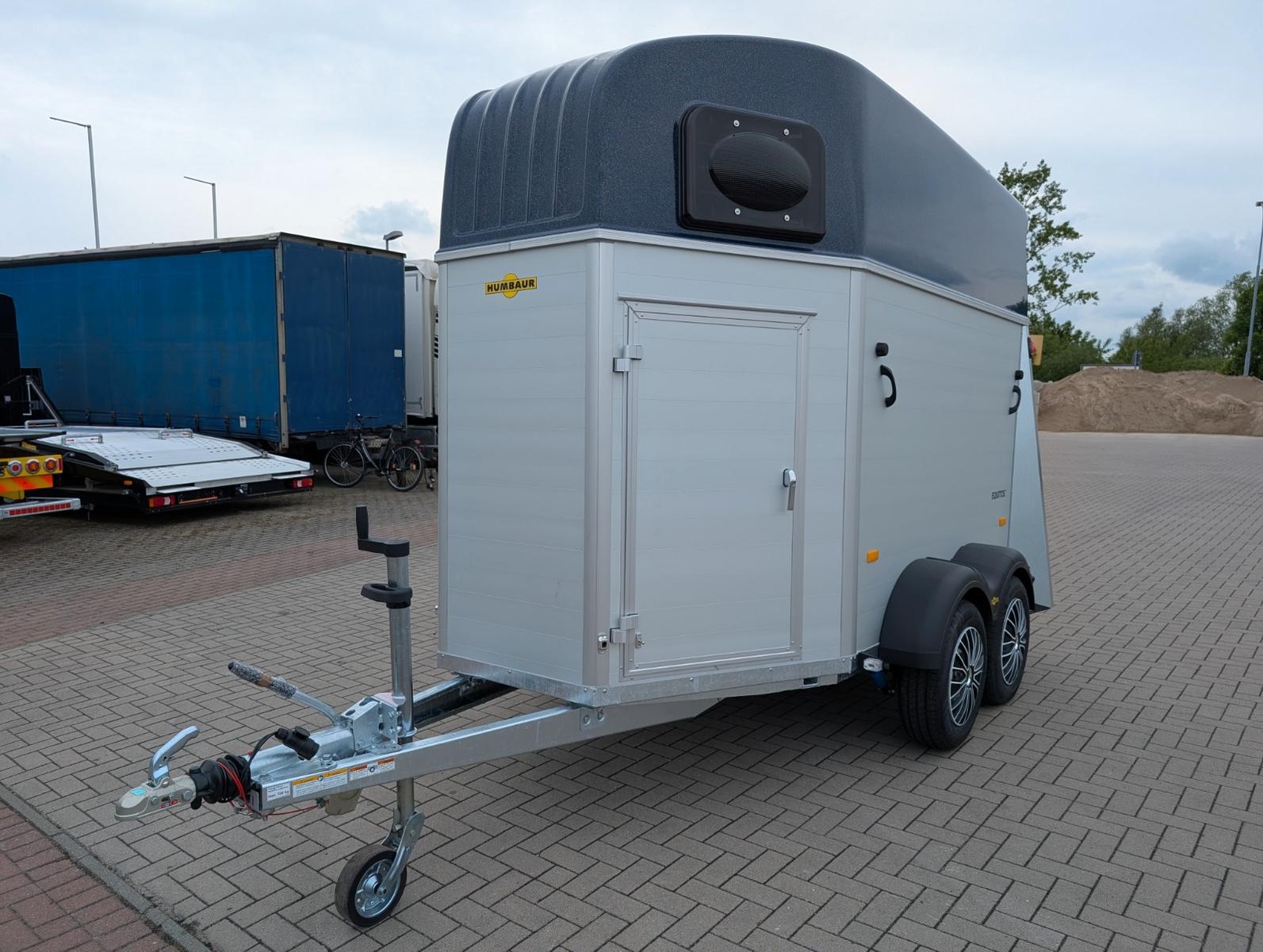 Humbaur Equitos Alu Plus 2,4t Pferdeanhänger
