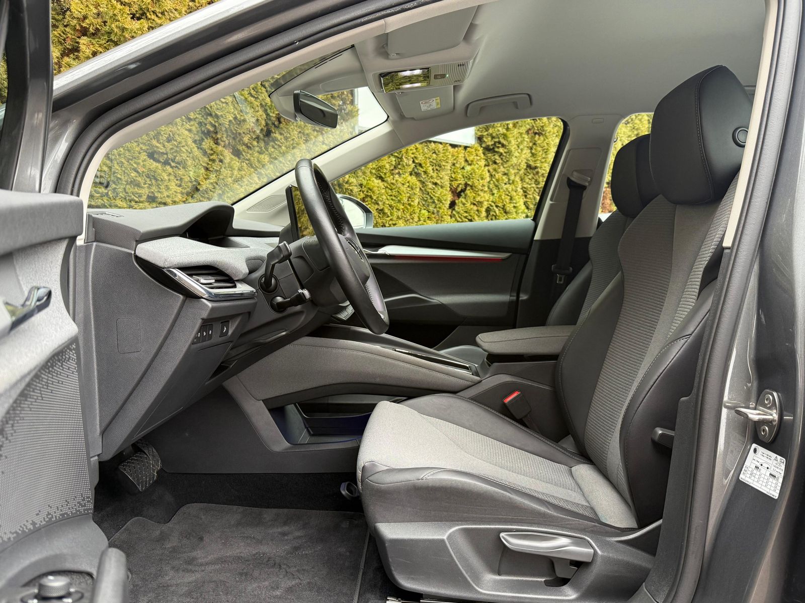 Fahrzeugabbildung SKODA Enyaq 60 Loft CCS+LED+NAV+SHZ+KAMERA+AHK+ACC+DAB