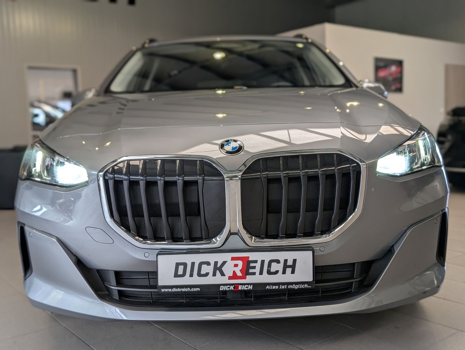 Fahrzeugabbildung BMW 218 Active Tourer d AHK Pano Cam Travel-Paket