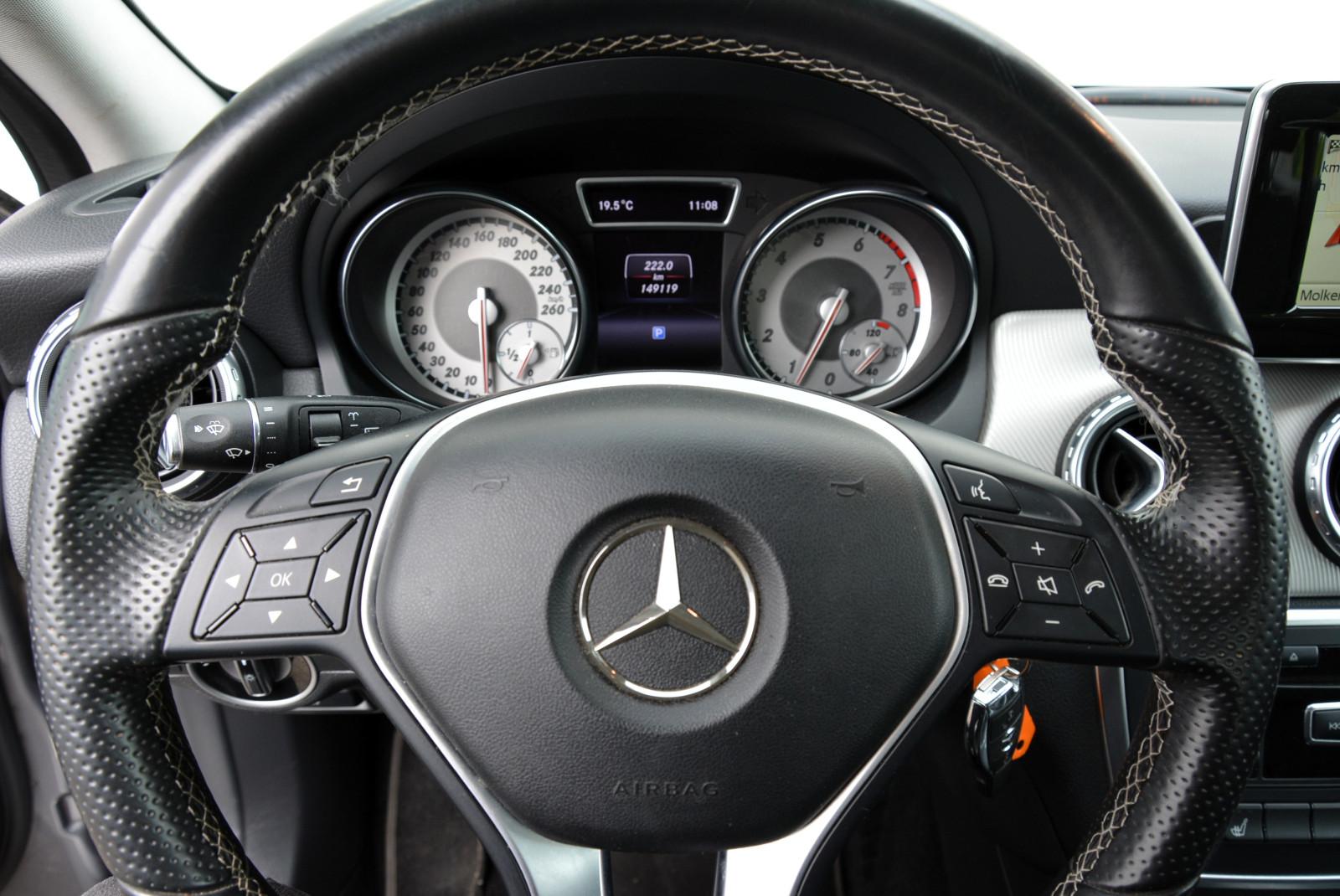 MERCEDES-BENZ GLA - 200 - BI-XENON - 156 CV