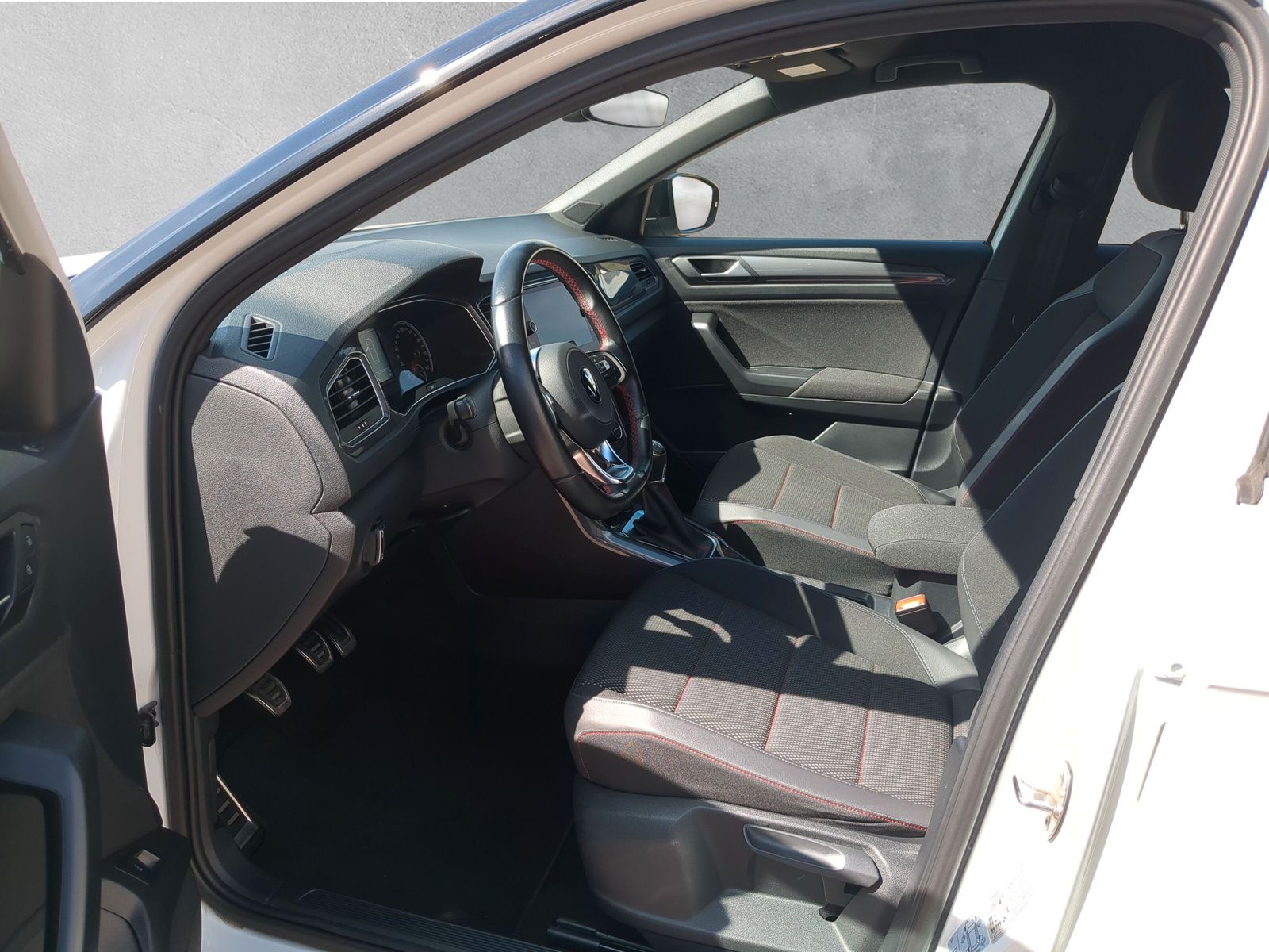 Fahrzeugabbildung Volkswagen T-Roc 1.5 TSI Sport Keyless Kamera AppConnect AC