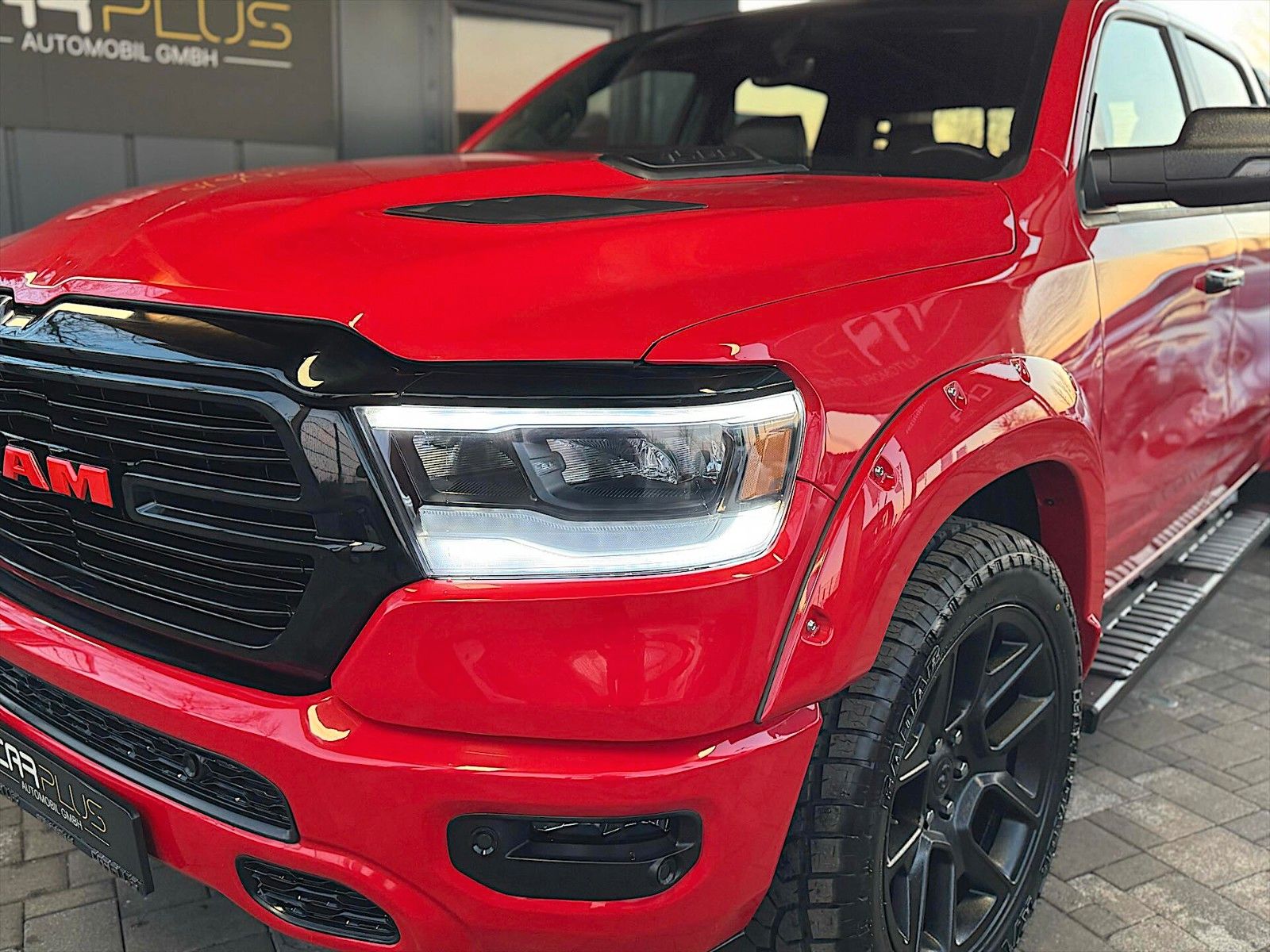 Fahrzeugabbildung Dodge RAM 5.7 V8 HEMI LARAMIE RedDevil 4x4 eTorq Tesla