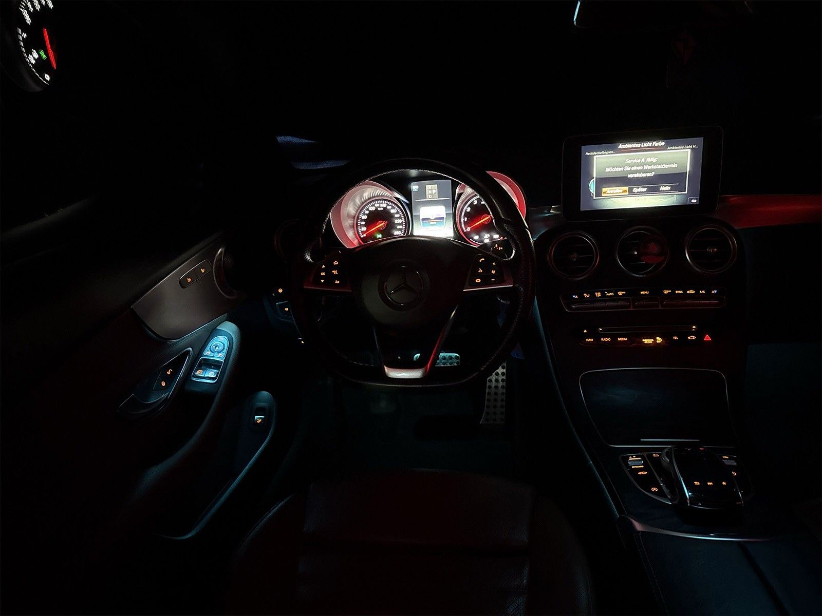 Fahrzeugabbildung Mercedes-Benz C 400 4Matic *AMG-Line*Panorama*Vollleder*Kamera