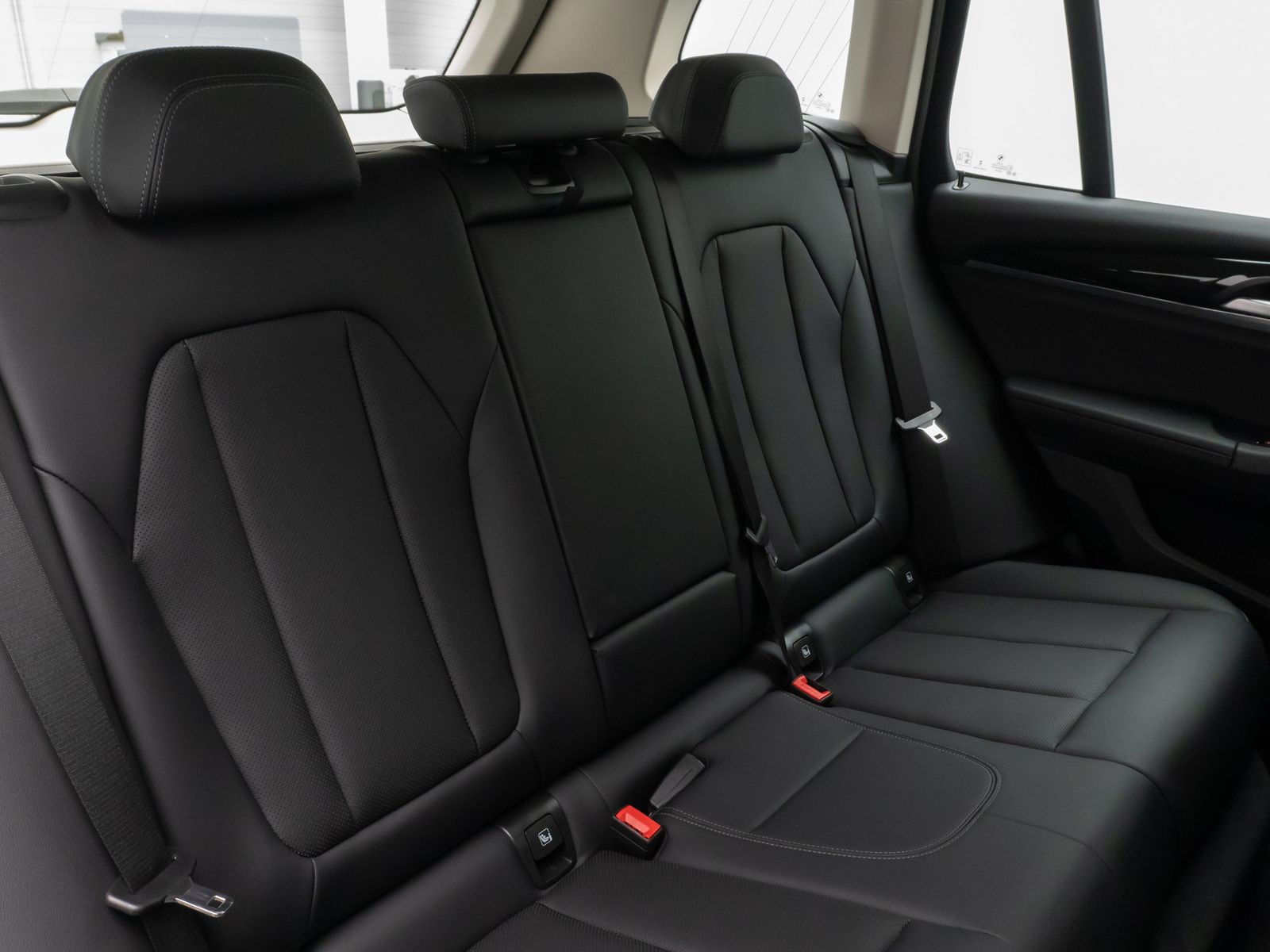 Fahrzeugabbildung BMW X3 xD30e Laser Kamera HUD DAB HiFi AHK Komfort
