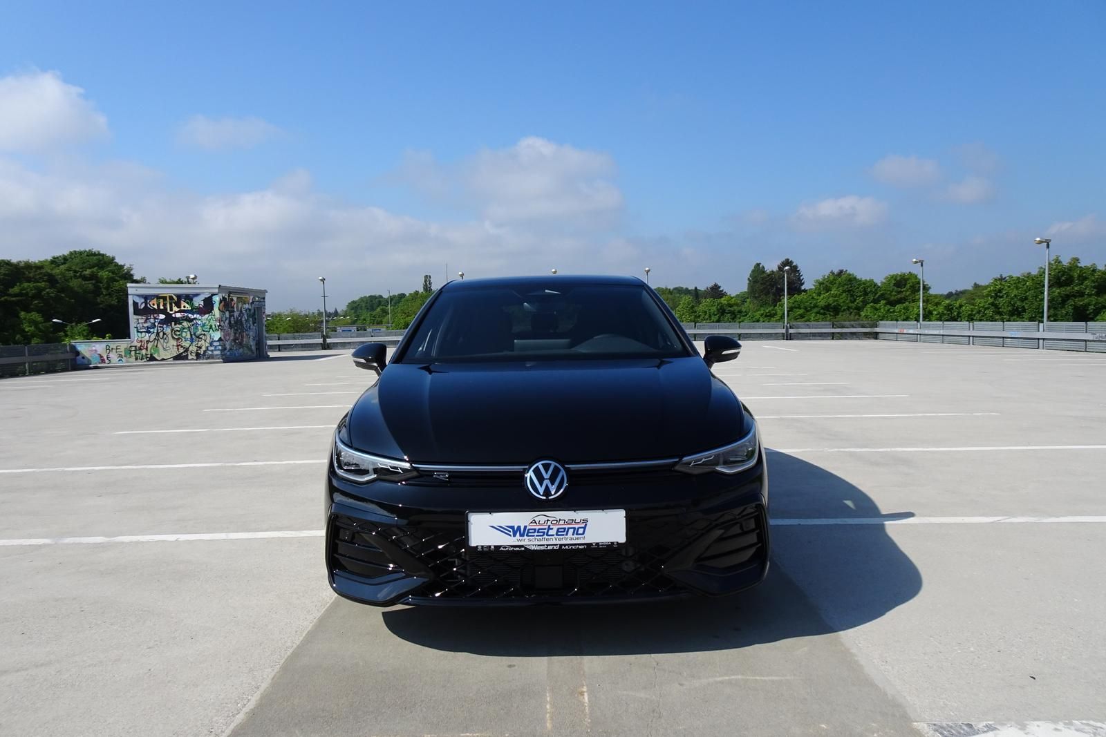 Fahrzeugabbildung Volkswagen Golf VIII Lim. 2.0 TDI 110kW DSG LED Sportfahrw
