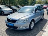 Skoda Octavia Combi Elegance - Skoda Octavia aus 2010: Kombi