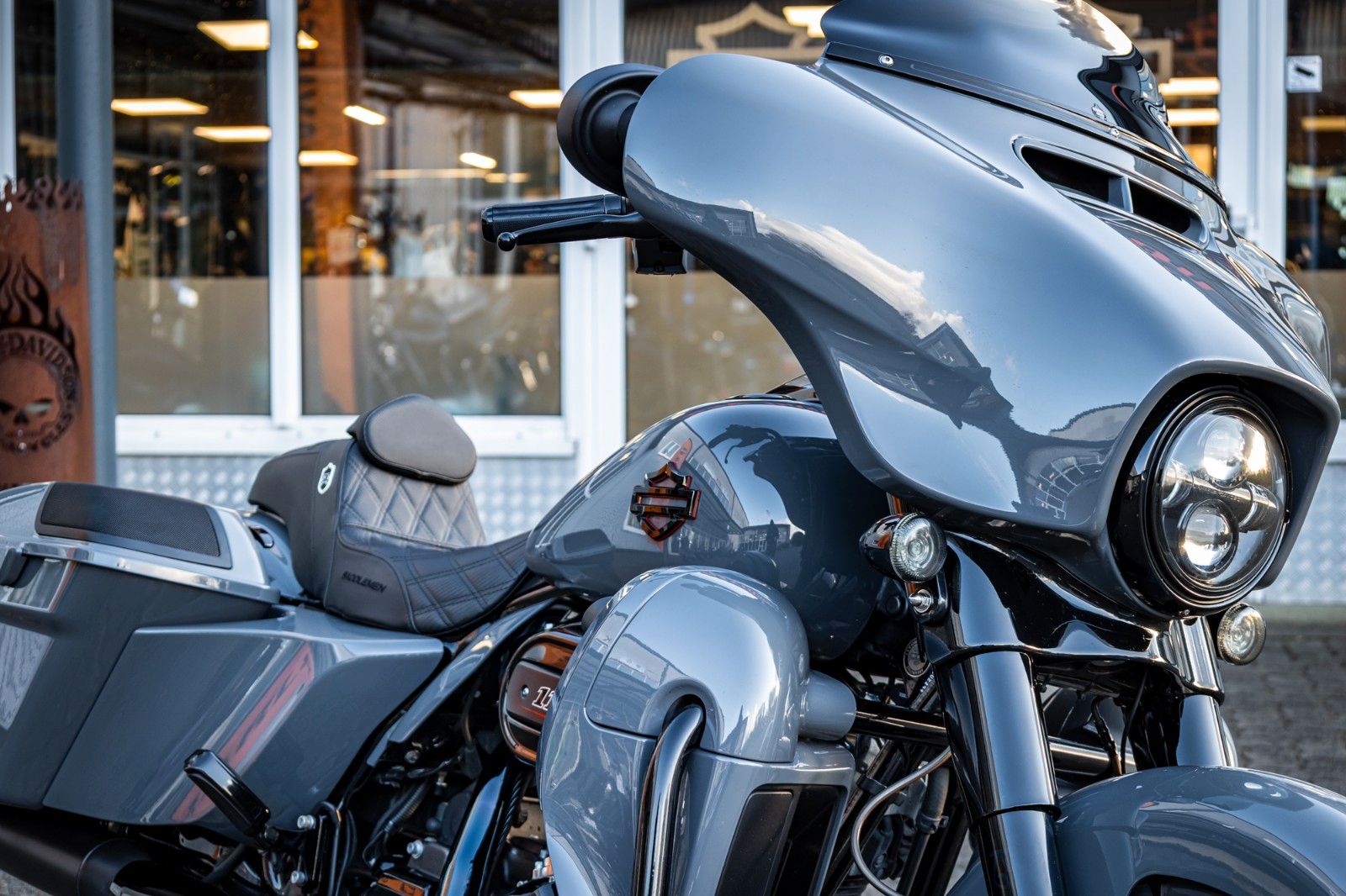 Fahrzeugabbildung Harley-Davidson FLHXSE CVO STREET GLIDE 117 cui - Jekill -