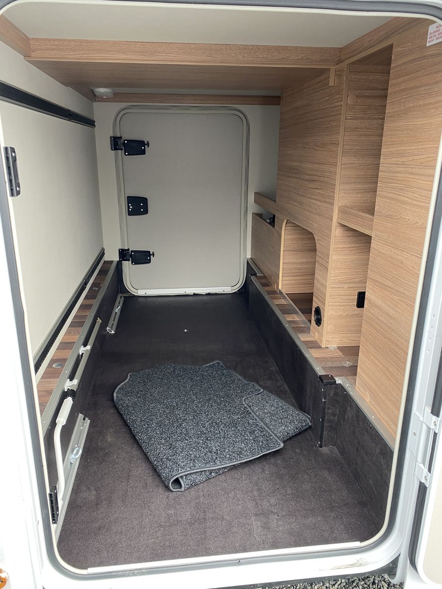 Fahrzeugabbildung Weinsberg CaraCompact MB EDITION PEPPER 640 MEG AT, MBUX