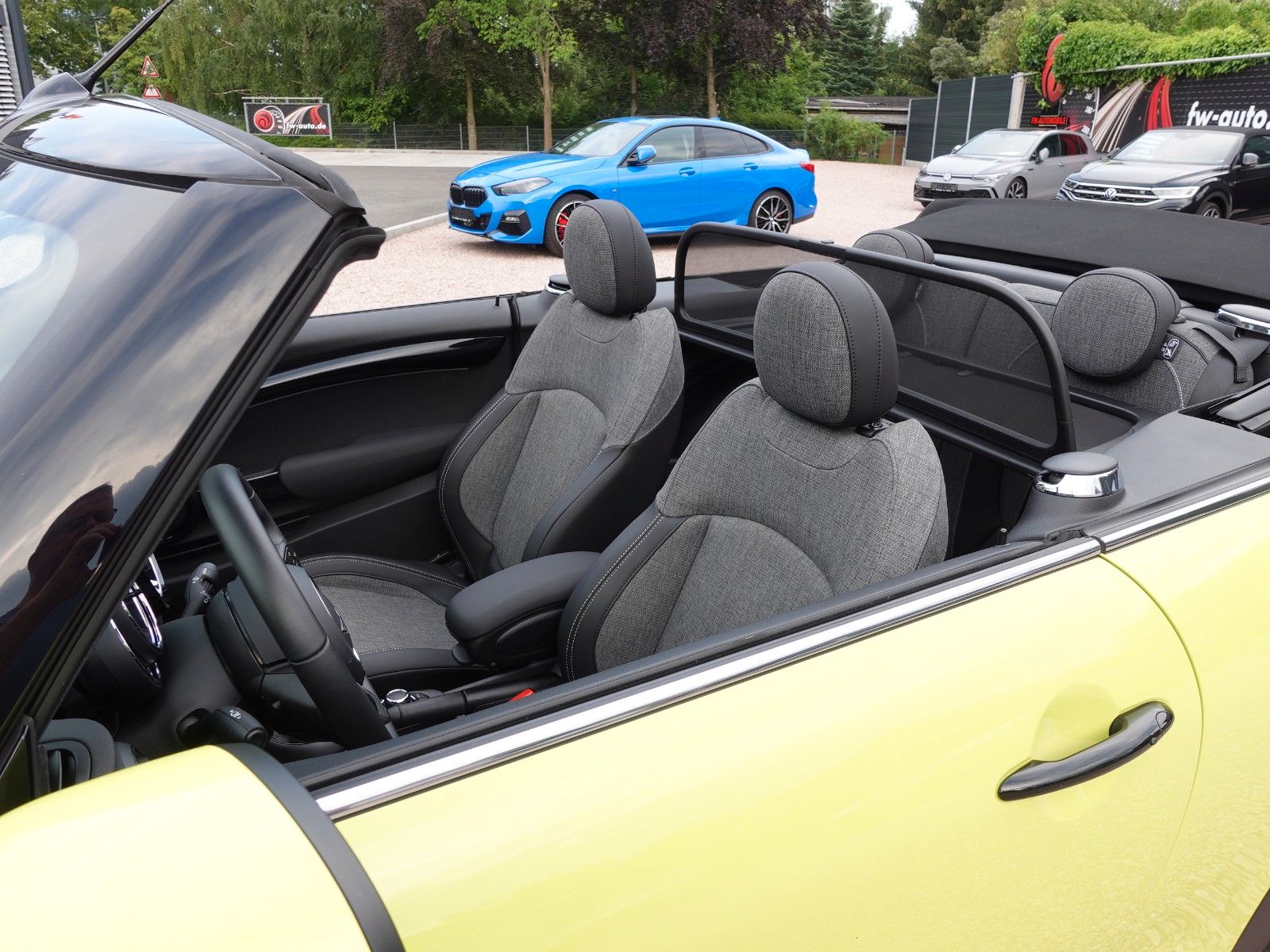 Fahrzeugabbildung MINI Cooper Cabrio Aut. I.Hd Navi CarPlay ZestyYellow