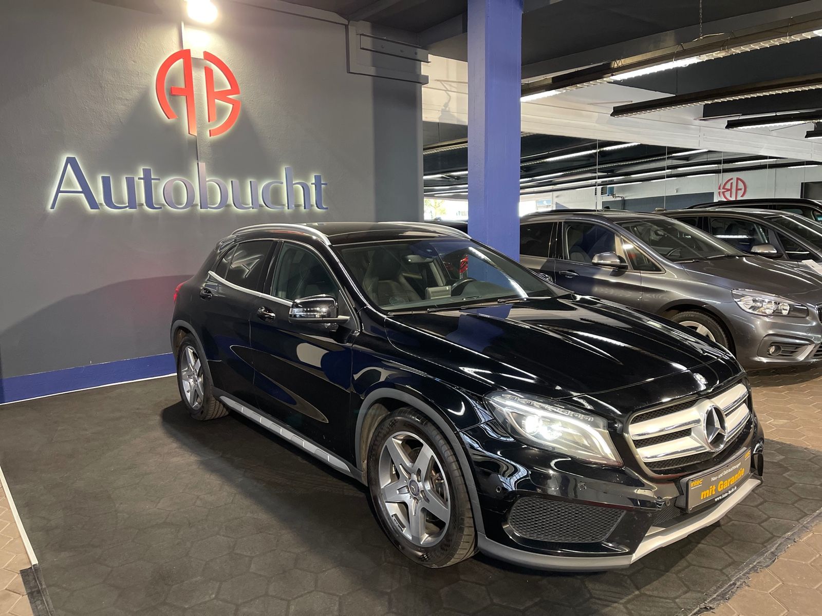 MERCEDES-BENZ GLA 250 4Matic AMG Line/PANO/AHK/ACC/MB HISTORIE