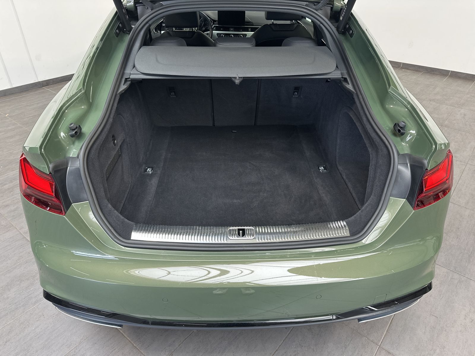 Fahrzeugabbildung Audi A5 SpB 40 TFSI S-Line NAV+LED+KAM+ACC+PANO+18ZO