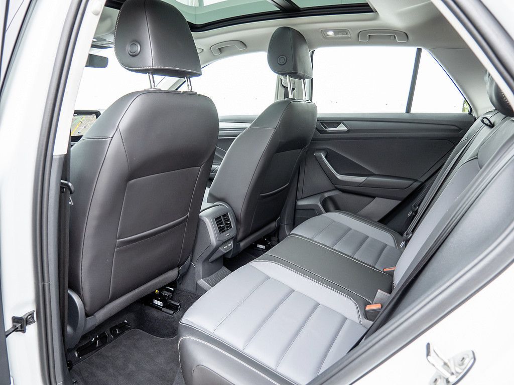 Volkswagen T-Roc 1.5TSI DSG LED NAVI ACC STANDHZ PANORAMA foto 4