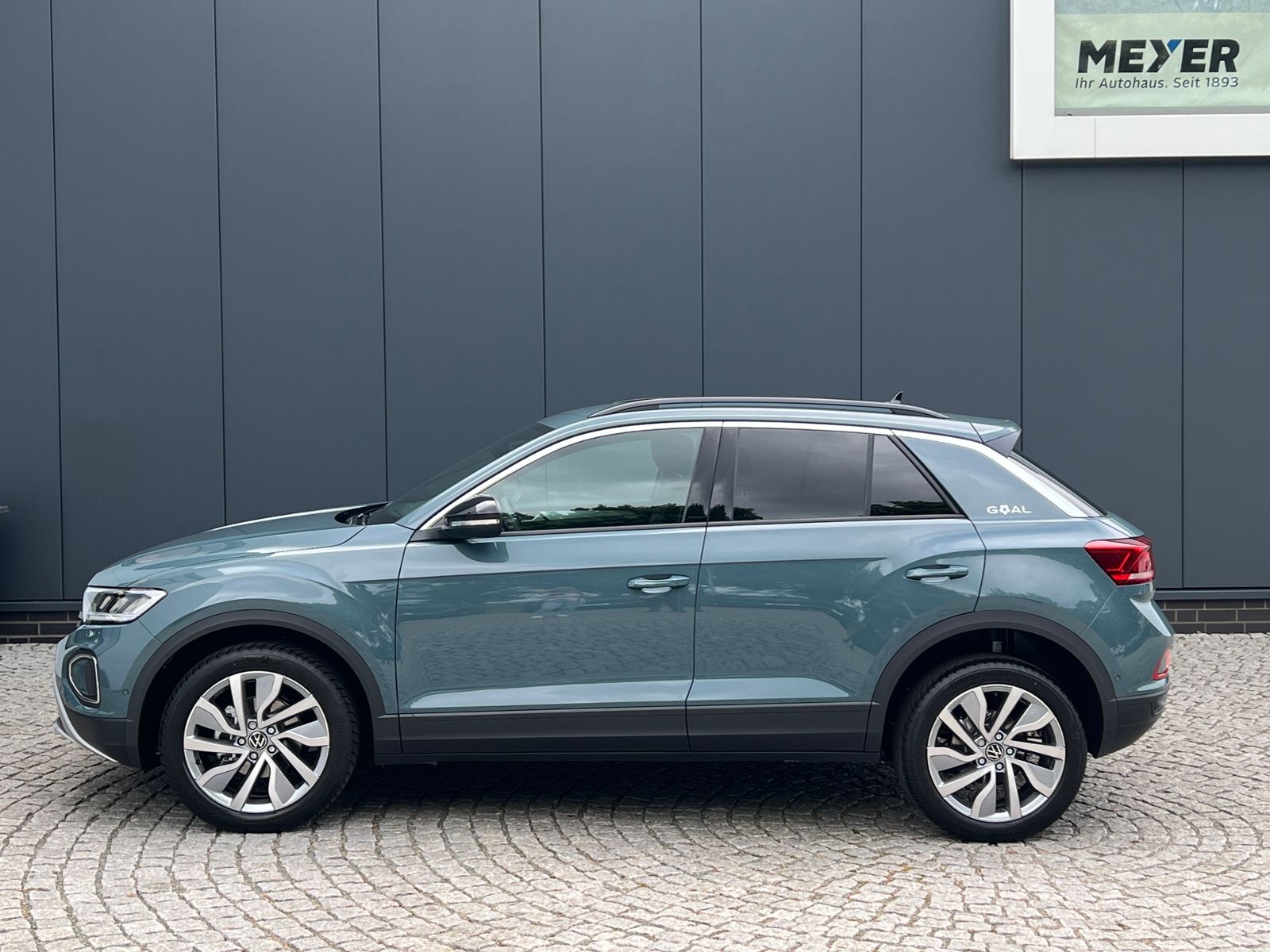 Fahrzeugabbildung Volkswagen T-Roc  GOAL 1.5 TSI DSG *AHK, Navi, Plus-Paket*