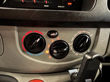 Renault Trafic Combi L1H1 2,7t  verglast*9- Sitzer*AHK*