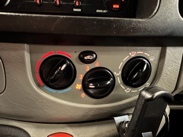 Renault Trafic Combi L1H1 2,7t  verglast*9- Sitzer*AHK*