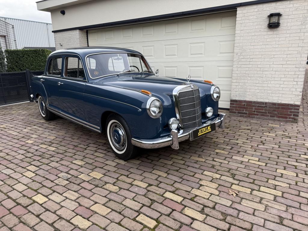 Mercedes-Benz 220 S