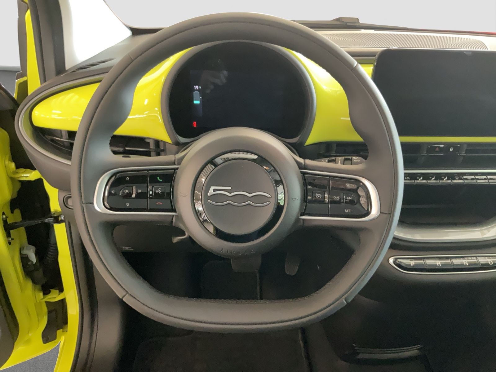Fahrzeugabbildung Fiat 500e 23,8 kWh + Ganzjahresreifen