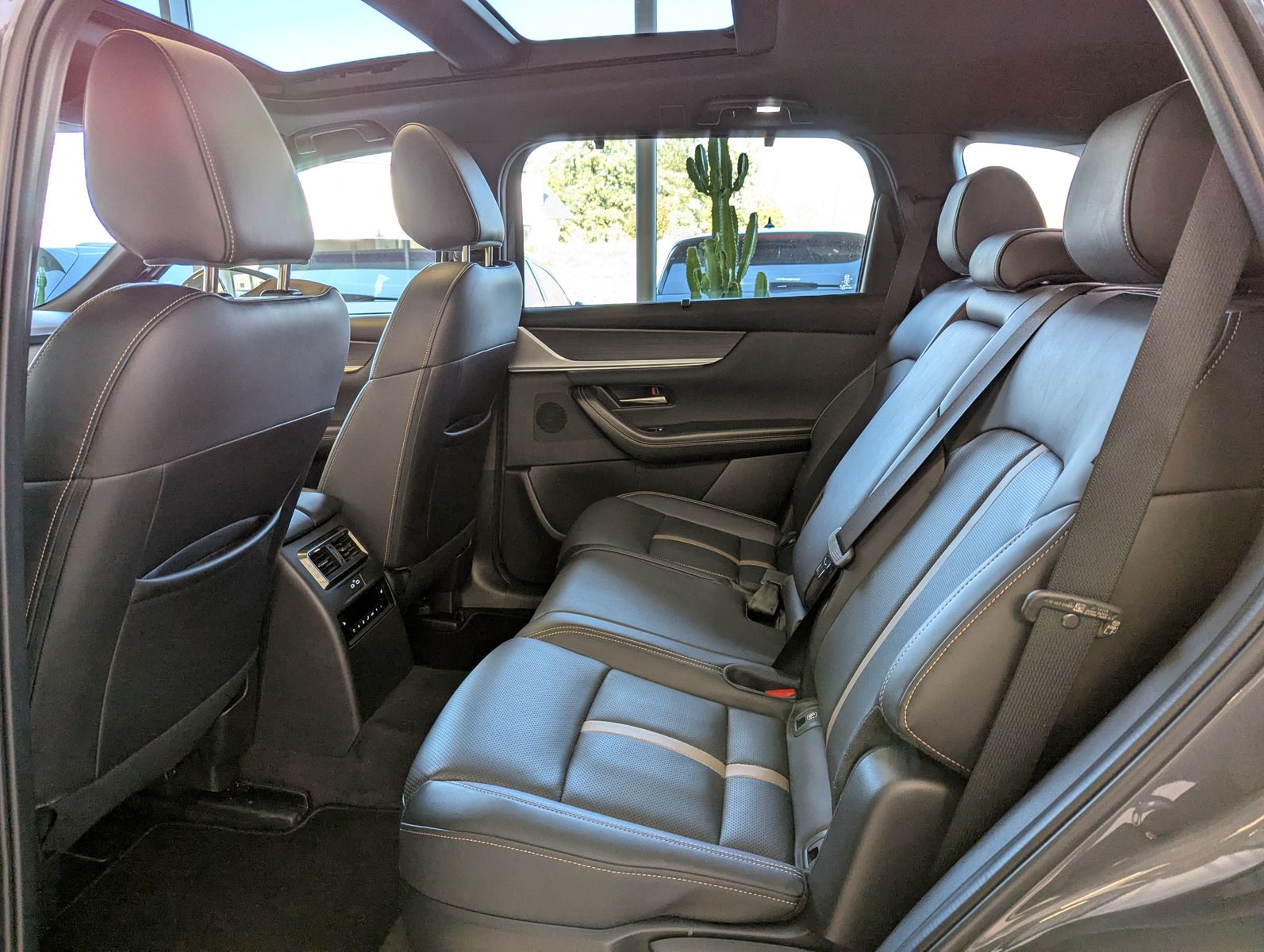 Fahrzeugabbildung Mazda CX-80 2.5 SKYACTIV PHEV 327 HOMURA+ 7-Sitze Pano