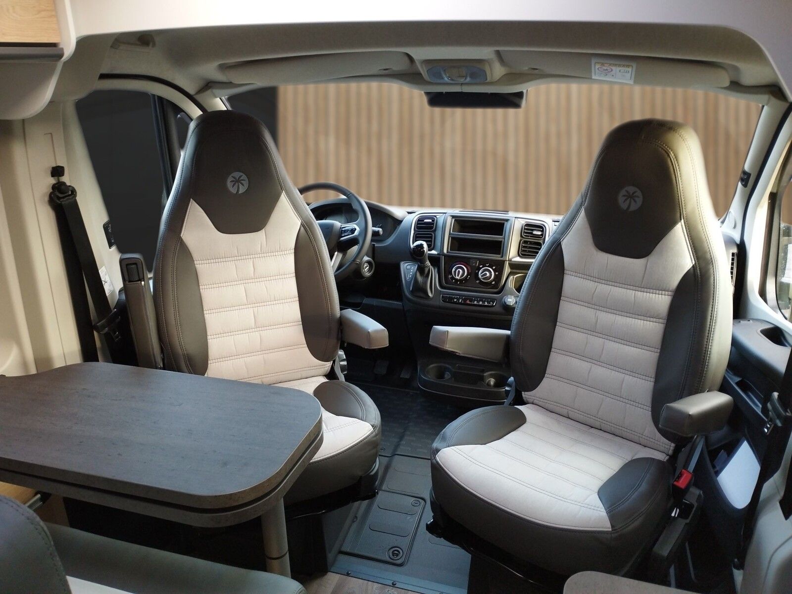 Fahrzeugabbildung Sunlight Adventure Cliff 602 Automatik, Dörr Edition, LTE