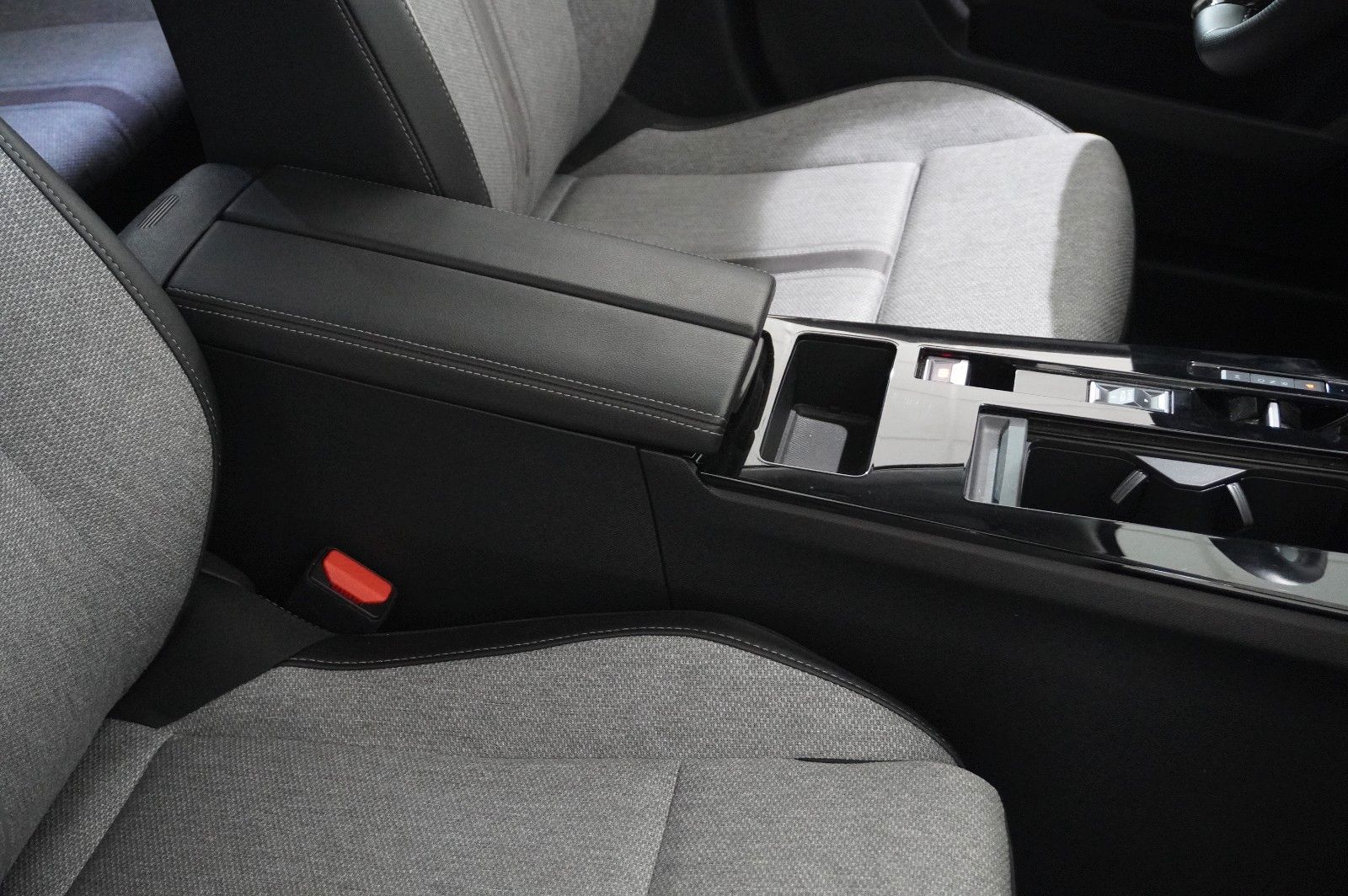 Fahrzeugabbildung Opel Astra L Lim. 1.2T ELEGANCE NAVI/LED/KAMERA/SPORT