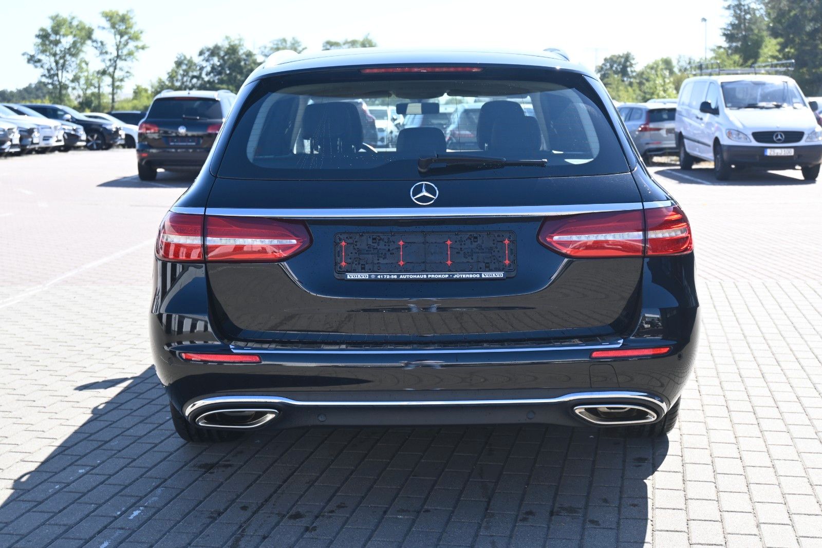 Fahrzeugabbildung Mercedes-Benz E 200 Autom. T-Modell 4Matic*RFK*LED*BLIS*