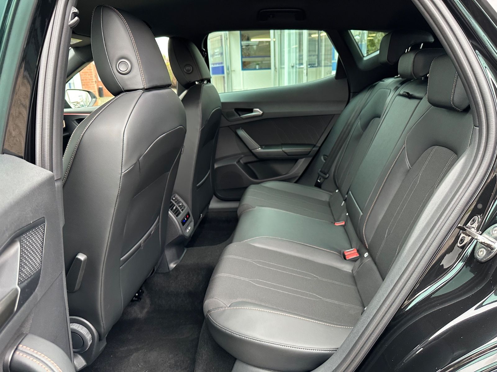 Fahrzeugabbildung CUPRA Formentor 1.5 TSI DSG Navi/AHK/ACC/LED/Shzg./17"